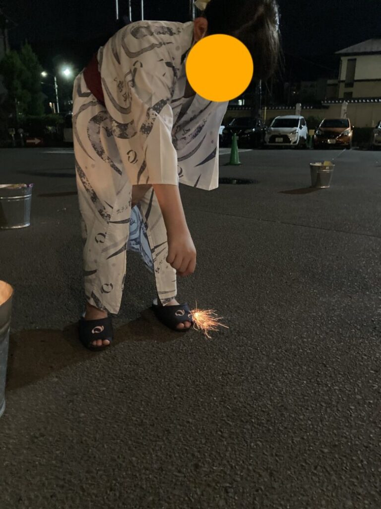 花火を楽しむ写真