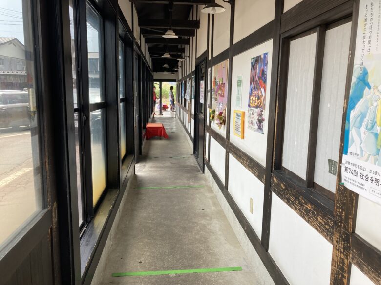 屋根つき通路
